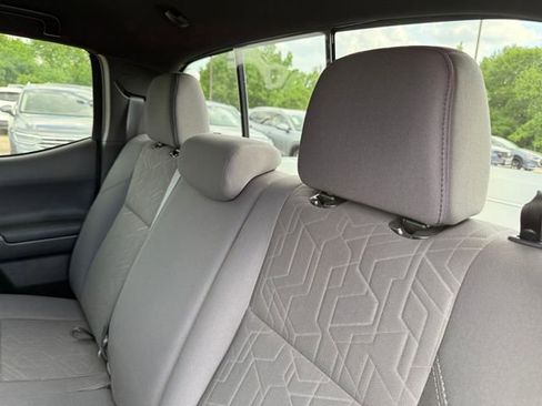 Used 2019 Toyota Tacoma TRD Sport w/ Technology Package RWD image 31