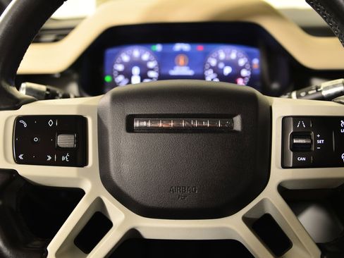 Used 2020 Land Rover Defender 110 SE image 15