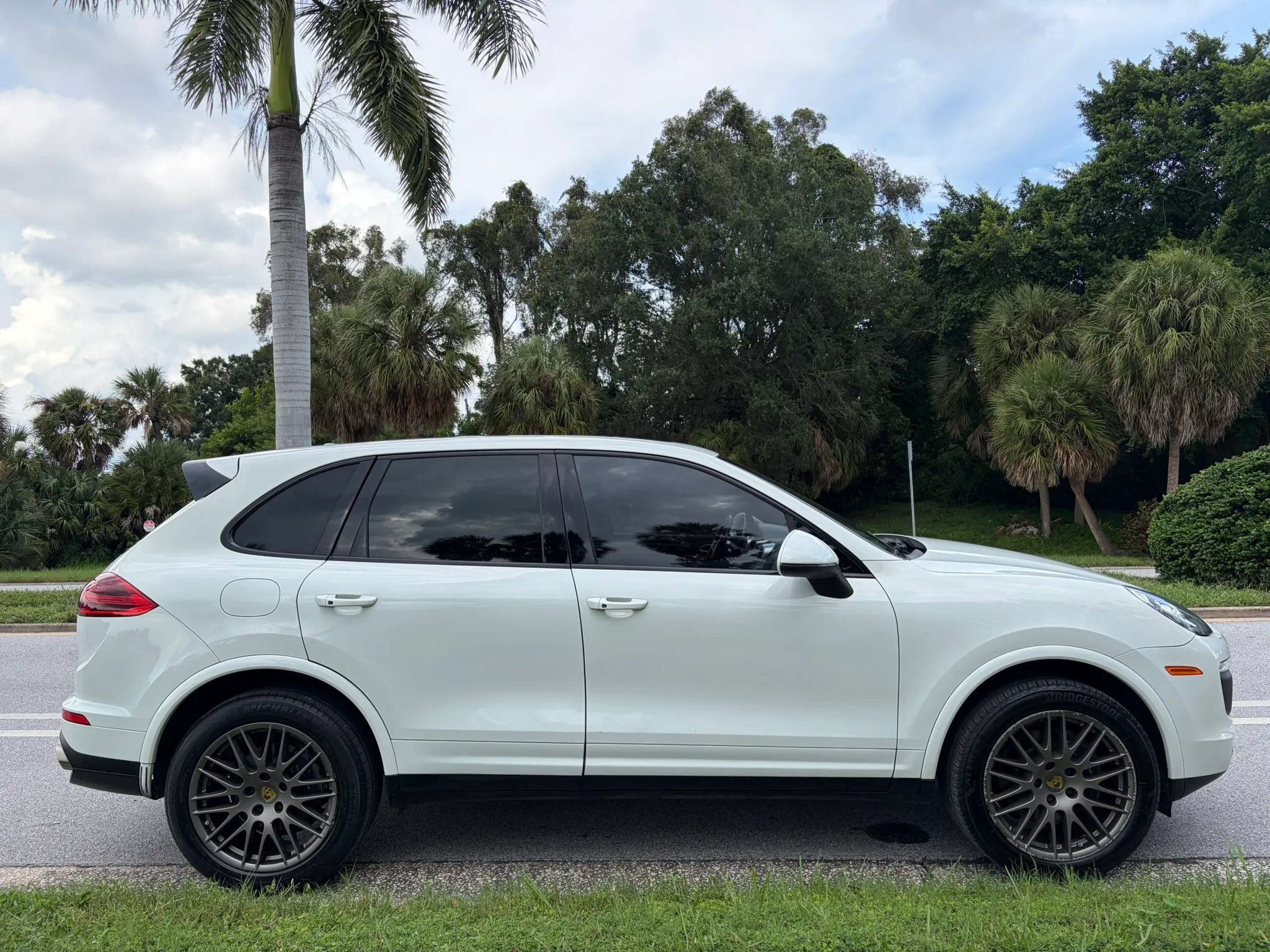 Used 2017 Porsche Cayenne AWD/4WD image 5