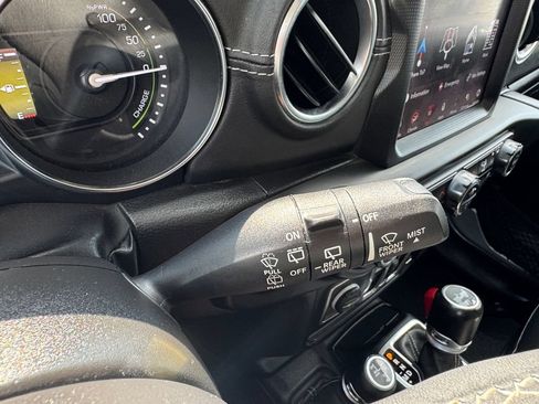 Used 2023 Jeep Wrangler Unlimited Sahara AWD/4WD image 32