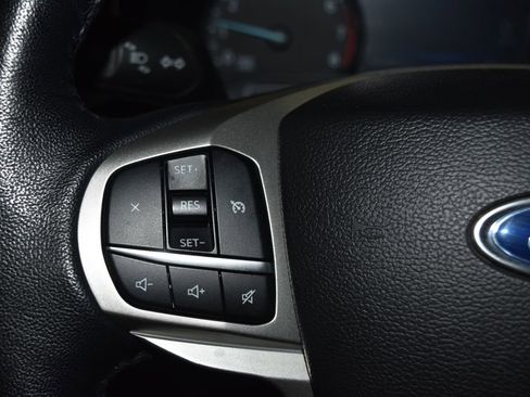 Used 2022 Ford Explorer XLT w/ Equipment Group 202A image 7