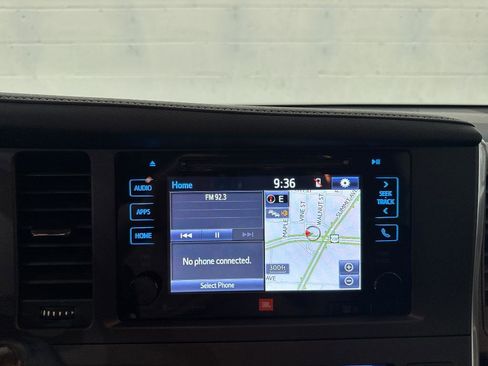 Used 2017 Toyota Sienna Limited FWD image 42
