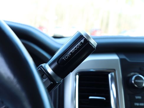 Used 2017 Nissan Titan SL image 25