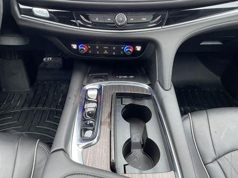 Used 2022 Buick Enclave Avenir w/ Avenir Technology Package AWD/4WD image 11