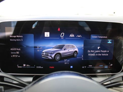 Used 2025 Mercedes-Benz GLC 300 4MATIC image 14