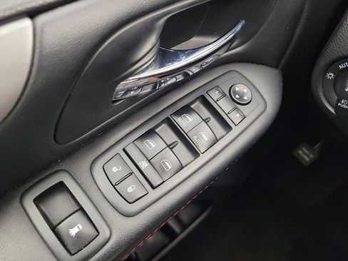 Used 2018 Dodge Grand Caravan GT FWD image 27
