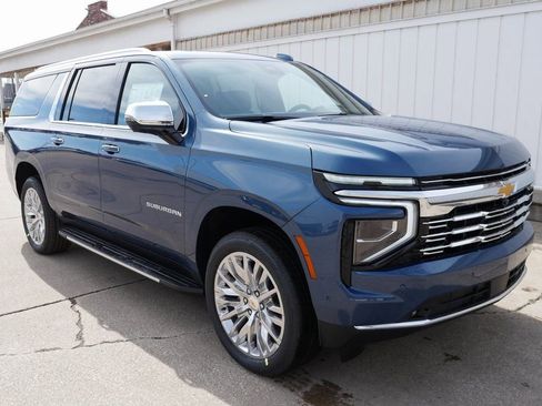 New 2026 Chevrolet Suburban Premier image 2