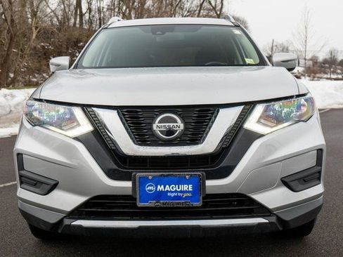 Used 2020 Nissan Rogue SV image 3