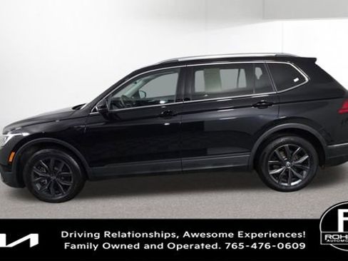 Used 2023 Volkswagen Tiguan SE w/ Panoramic Sunroof Package image 6