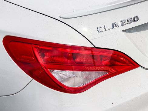 Used 2018 Mercedes-Benz CLA 250 image 7