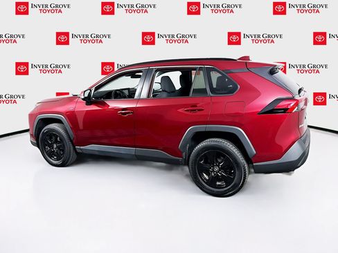 Used 2021 Toyota RAV4 LE w/ Carpet Mat Package (TMS) AWD/4WD image 7