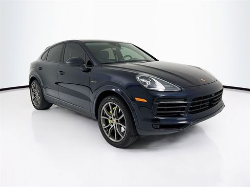Used 2023 Porsche Cayenne Platinum Edition image 7