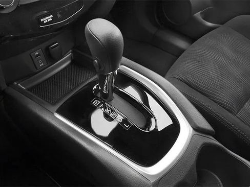 Used 2014 Nissan Rogue S FWD image 13