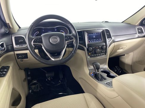Used 2019 Jeep Grand Cherokee Laredo AWD/4WD image 19