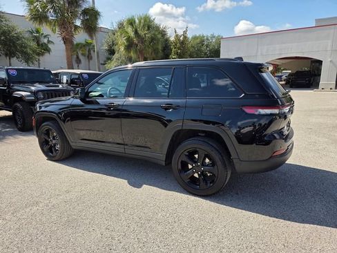 Certified 2025 Jeep Grand Cherokee Limited w/ Black Appearance Package AWD/4WD image 9