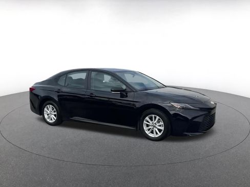 Used 2025 Toyota Camry LE image 2