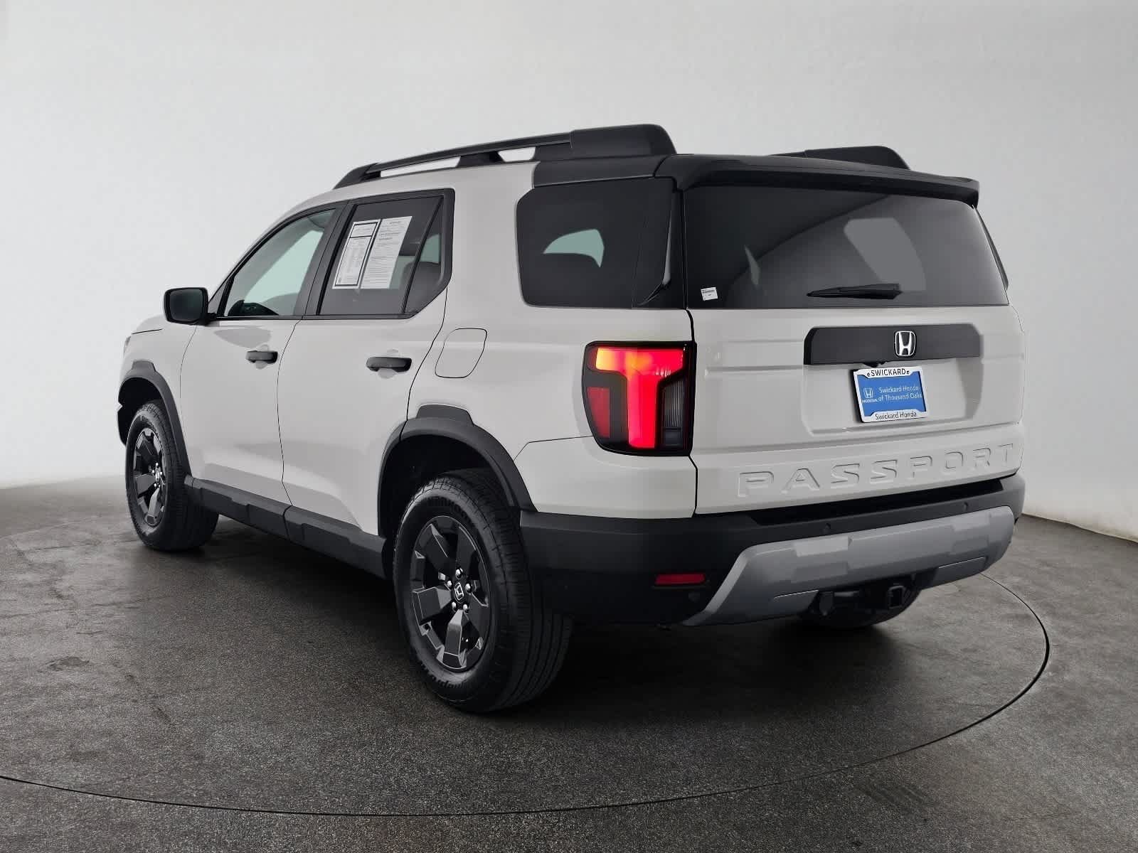 Certified 2026 Honda Passport RTL image 5