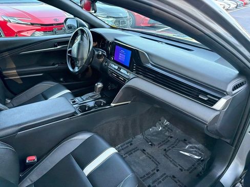 Used 2025 Toyota Camry SE FWD image 10