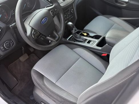 Used 2017 Ford Escape SE w/ Equipment Group 201A AWD/4WD image 9
