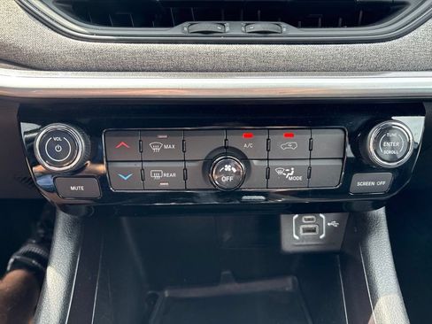 Used 2024 Jeep Compass Latitude AWD/4WD image 64