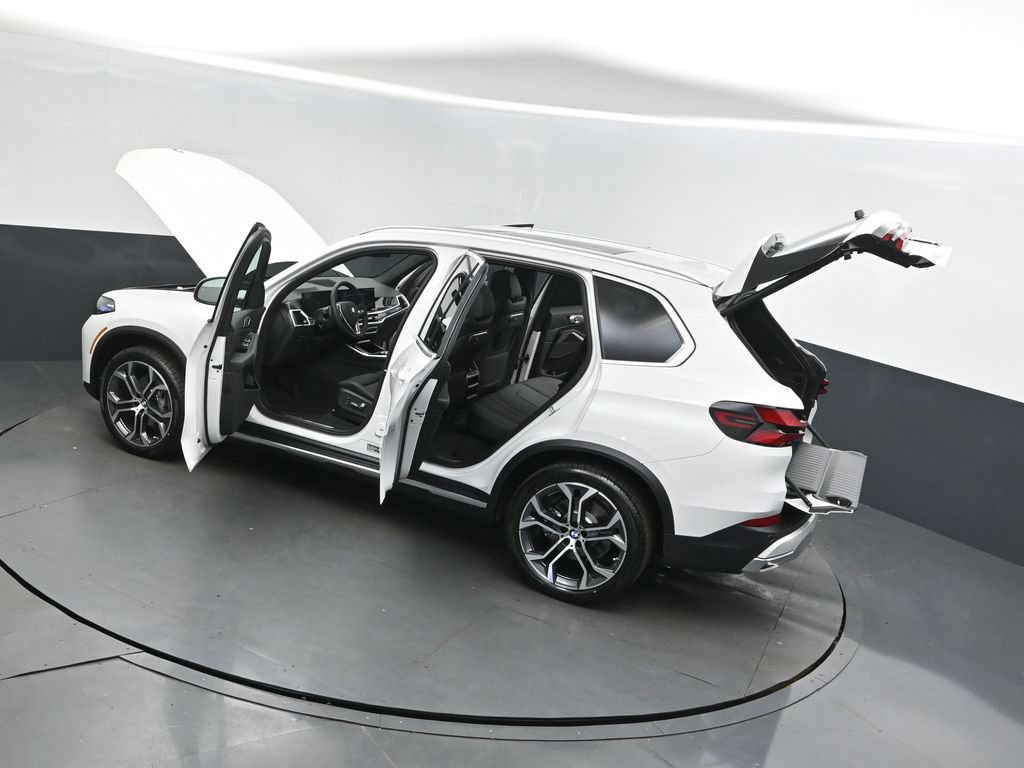 Used 2026 BMW X5 sDrive40i w/ Parking Assistance Package RWD image 2