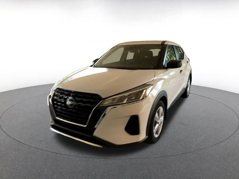 Used 2024 Nissan Kicks S image 7