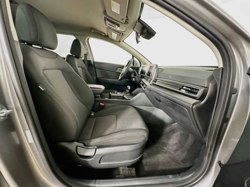 Used 2025 Kia Sportage LX FWD image 29