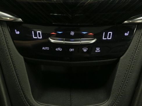 Used 2020 Cadillac XT6 Premium Luxury image 38