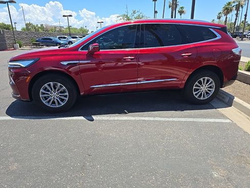 Used 2024 Buick Enclave Essence FWD image 4