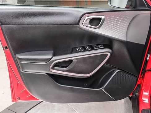 Used 2022 Kia Soul LX FWD image 25