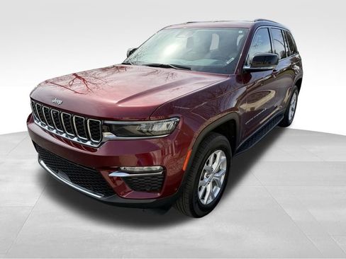 Used 2023 Jeep Grand Cherokee Limited w/ Luxury Tech Group II image 3