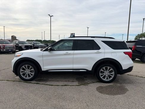 Used 2024 Ford Explorer XLT w/ Equipment Group 202A AWD/4WD image 2