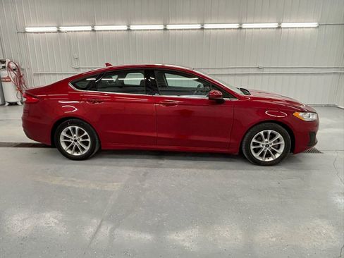 Used 2020 Ford Fusion SE FWD image 7