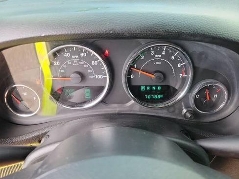 Used 2016 Jeep Wrangler Unlimited Sahara w/ Connectivity Group AWD/4WD image 24