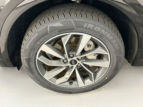 Used 2023 Audi Q5 2.0T Premium Plus w/ Premium Plus Package AWD/4WD image 11