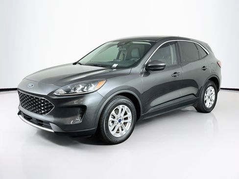 Used 2020 Ford Escape SE FWD image 3