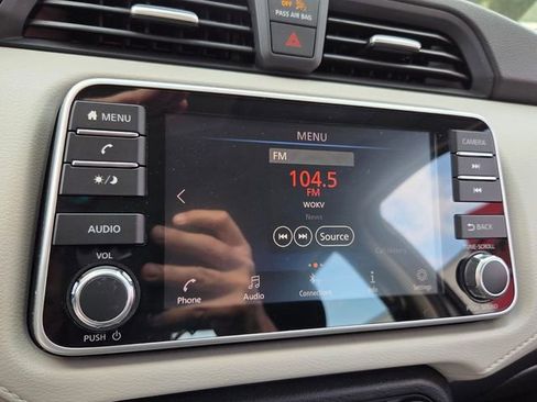 Used 2022 Nissan Versa SV image 23