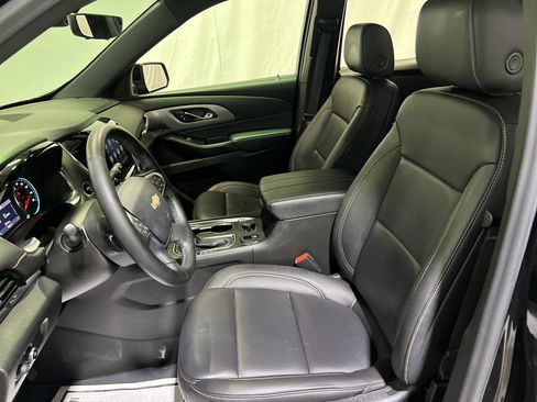 Used 2023 Chevrolet Traverse LT w/ LT Premium Package AWD/4WD image 18