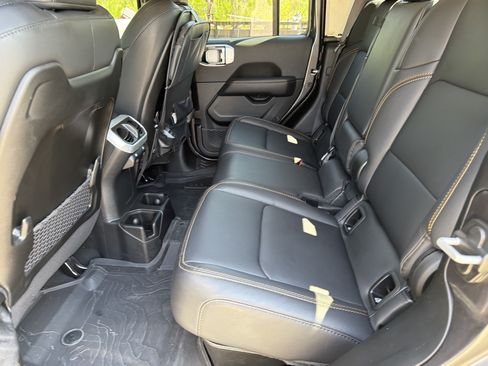 Used 2025 Jeep Gladiator Sport AWD/4WD image 20
