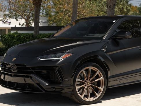 Used 2023 Lamborghini Urus S AWD/4WD image 2