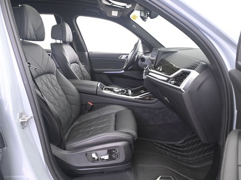 Used 2025 BMW X7 xDrive40i w/ M Sport Package AWD/4WD image 24