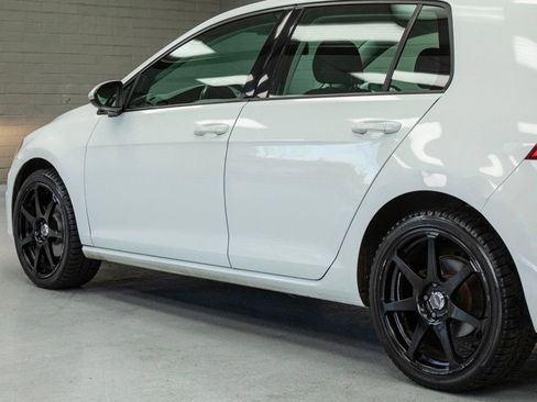 Used 2016 Volkswagen Golf S image 34