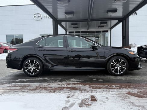 Used 2020 Toyota Camry SE image 4