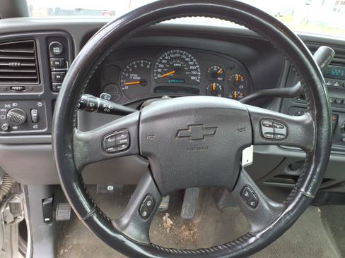 Used 2005 Chevrolet Silverado 1500 LS w/ Light Duty Power Package AWD/4WD image 20