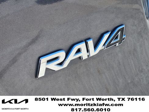 Used 2017 Toyota RAV4 LE FWD image 10