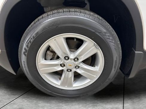 Used 2021 Chevrolet Trax LT w/ Premium Seat Package image 25
