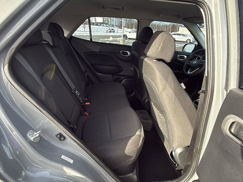 Used 2021 Hyundai Venue SE image 19