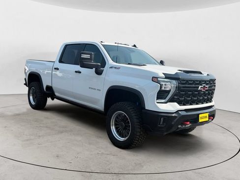 Used 2024 Chevrolet Silverado 2500 ZR2 w/ Technology Package AWD/4WD image 3