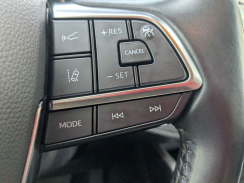 Used 2021 Toyota Highlander XLE AWD/4WD image 20