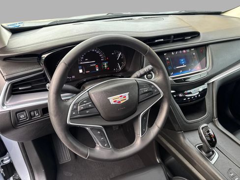 Used 2017 Cadillac XT5 Luxury w/ Driver Awareness Package AWD/4WD image 23